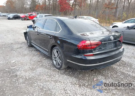 2017 Volkswagen Passat 1.8T R-Line z USA, uszkodzony, nr VIN 1VWDT7A39HC055094